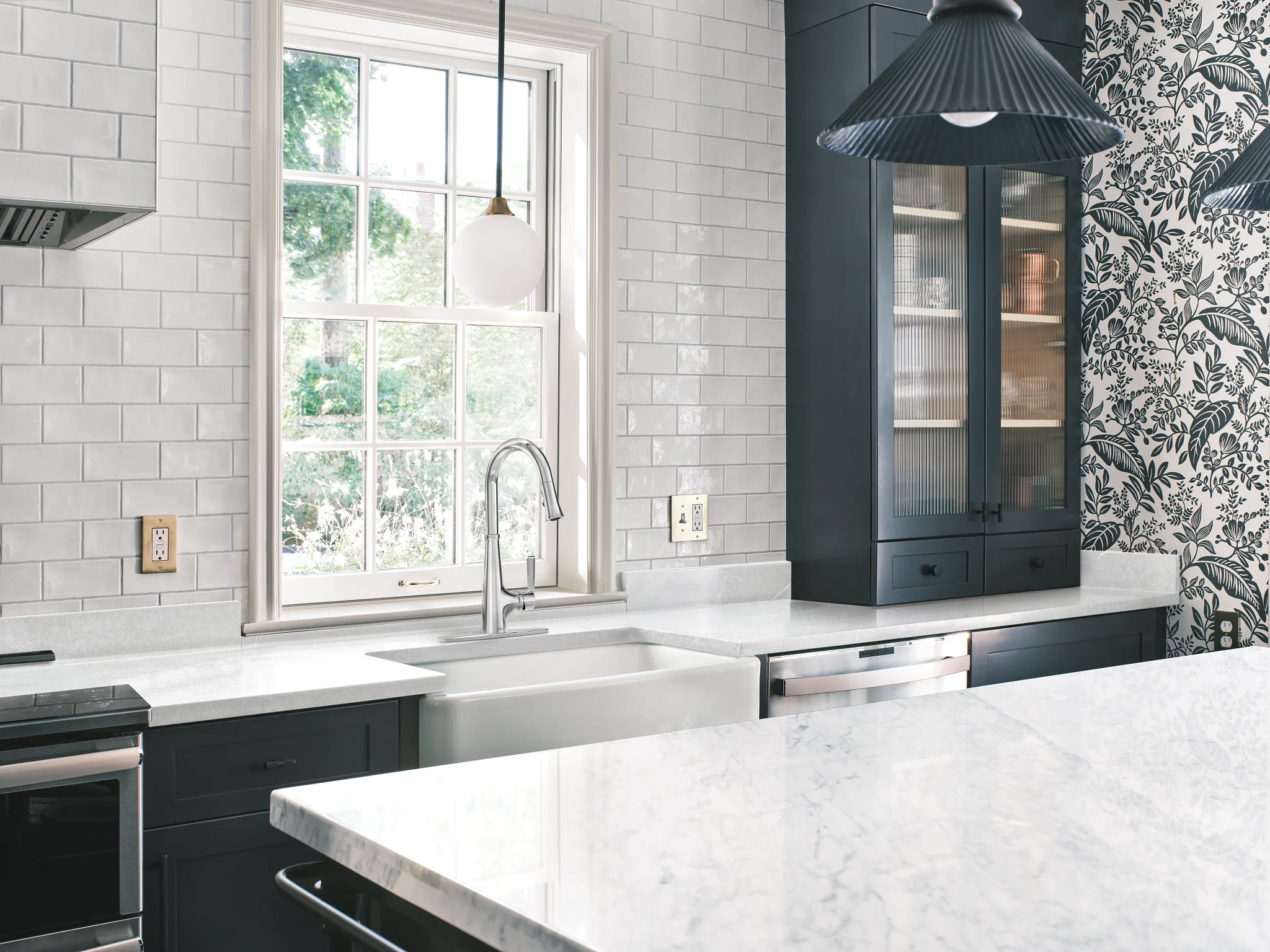 Joplin Chrome one-handle high arc kitchen faucet - Image 4