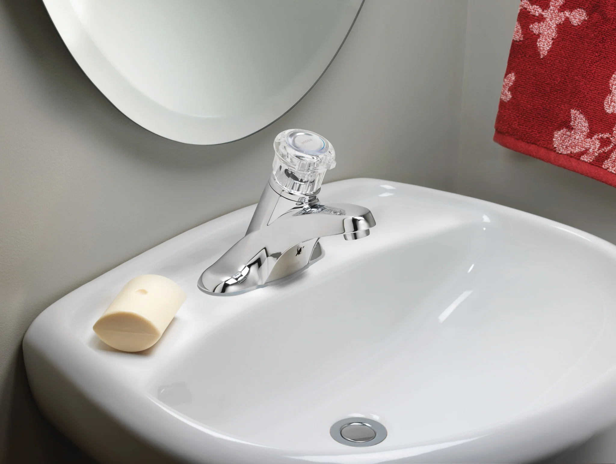 Adler Chrome one-handle low arc bathroom faucet - Image 2